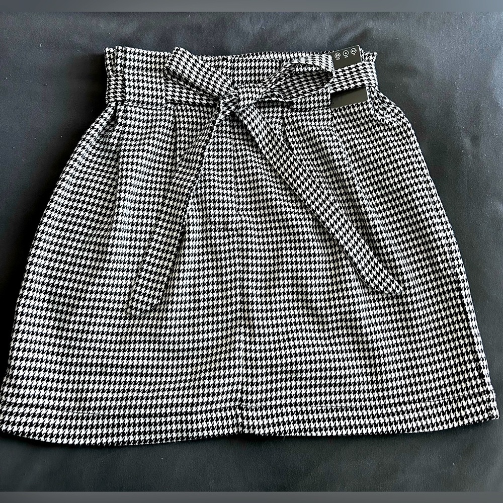 Women’s Houndstooth Pattern Skirt